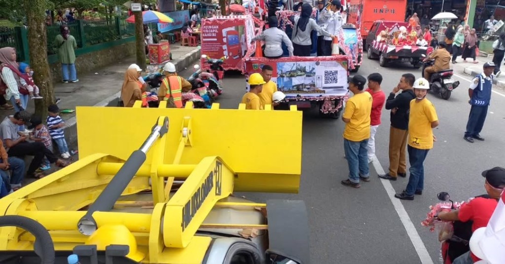 Dinas Pekerjaan Umum dan Penataan Ruang Kota Padang Panjang ikut serta memeriahkan Pawai Alegor (1).jpg